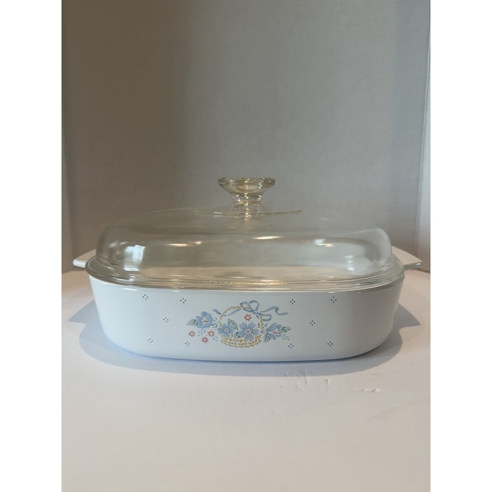 CorningWare Casserole Dish Flower Basket Pattern W/lid 2.5 L Vintage USA Made